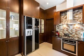 5 Bedroom Pool Villa Close To Town H5