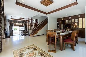 5 Bedroom Pool Villa Close To Town H5