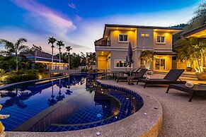 5 Bedroom Pool Villa Close To Town H5