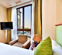 HANZ LakeView Hotel Hanoi