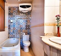 HANZ LakeView Hotel Hanoi