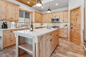 Boulder Bay Chalet Lakefront