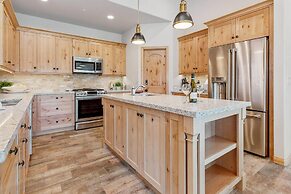 Boulder Bay Chalet Lakefront