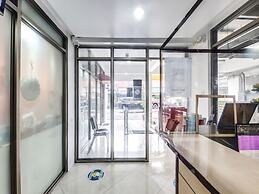 OYO 893 Dian Suites Makati