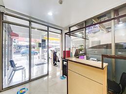 OYO 893 Dian Suites Makati