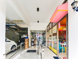 OYO 893 Dian Suites Makati