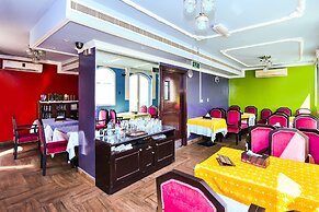 OYO 137 Marina Hotel