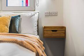 Airy Home with Free Parking in Glasgow