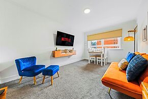 Airy Home with Free Parking in Glasgow