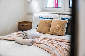 Airy Home with Free Parking in Glasgow