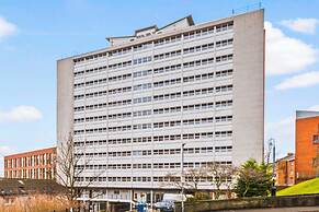 Airy Home with Free Parking in Glasgow
