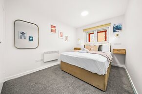 Airy Home with Free Parking in Glasgow