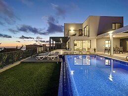 Villa de la Ponte by Atlantic Holiday