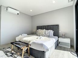 Villa de la Ponte by Atlantic Holiday