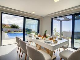 Villa de la Ponte by Atlantic Holiday