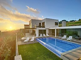 Villa de la Ponte by Atlantic Holiday