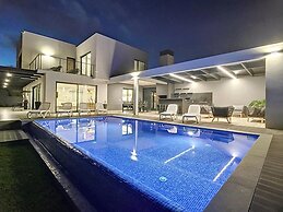Villa de la Ponte by Atlantic Holiday