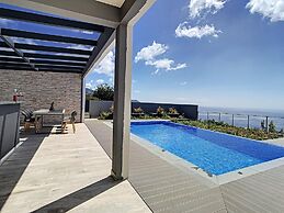 Villa de la Ponte by Atlantic Holiday