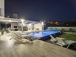 Villa de la Ponte by Atlantic Holiday