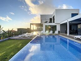Villa de la Ponte by Atlantic Holiday