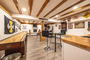 Rowland Log Cabin 3 Bedroom Home by RedAwning