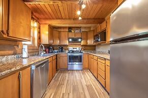 Rowland Log Cabin 3 Bedroom Home by RedAwning