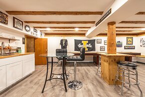 Rowland Log Cabin 3 Bedroom Home by RedAwning