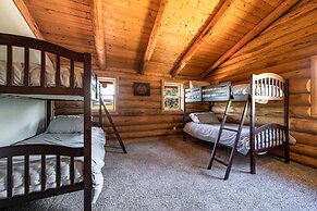 Rowland Log Cabin 3 Bedroom Home by RedAwning