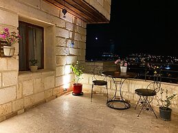 Tale Cave INN