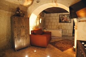 Tale Cave INN