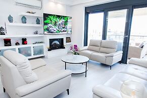 Luxury Apt in the center of Glyfada