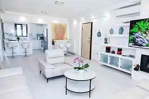 Luxury Apt in the center of Glyfada