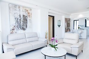 Luxury Apt in the center of Glyfada