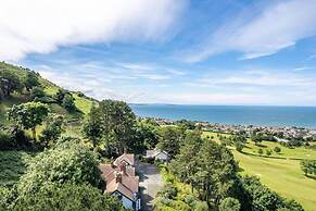 Delightful Holiday Home With sea Views and Hot Tub