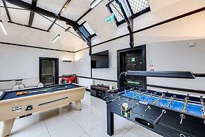 Delightful Holiday Home With sea Views and Hot Tub