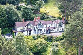 Delightful Holiday Home With sea Views and Hot Tub