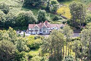 Delightful Holiday Home With sea Views and Hot Tub