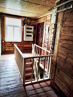 Prime 2Br Apt Next to Train Station