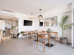 Calla Luxury Seafront Suites