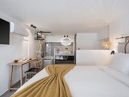 Calla Luxury Seafront Suites