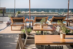 Calla Luxury Seafront Suites