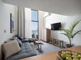 Calla Luxury Seafront Suites