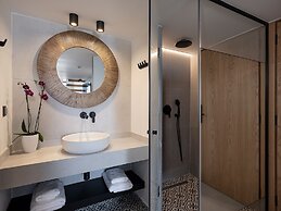 Calla Luxury Seafront Suites