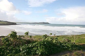 Gorgeous Apartment Only Yards From Polzeath Beach