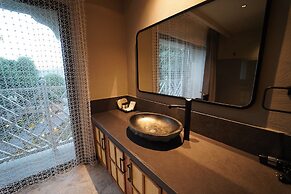 Icon Beach Suites Hotel