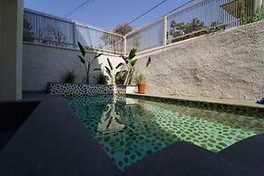 Icon Beach Suites Hotel