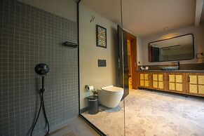 Icon Beach Suites Hotel