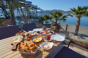 Icon Beach Suites Hotel