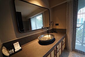 Icon Beach Suites Hotel