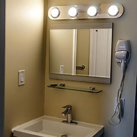 Skyland Motel Inn & Suites